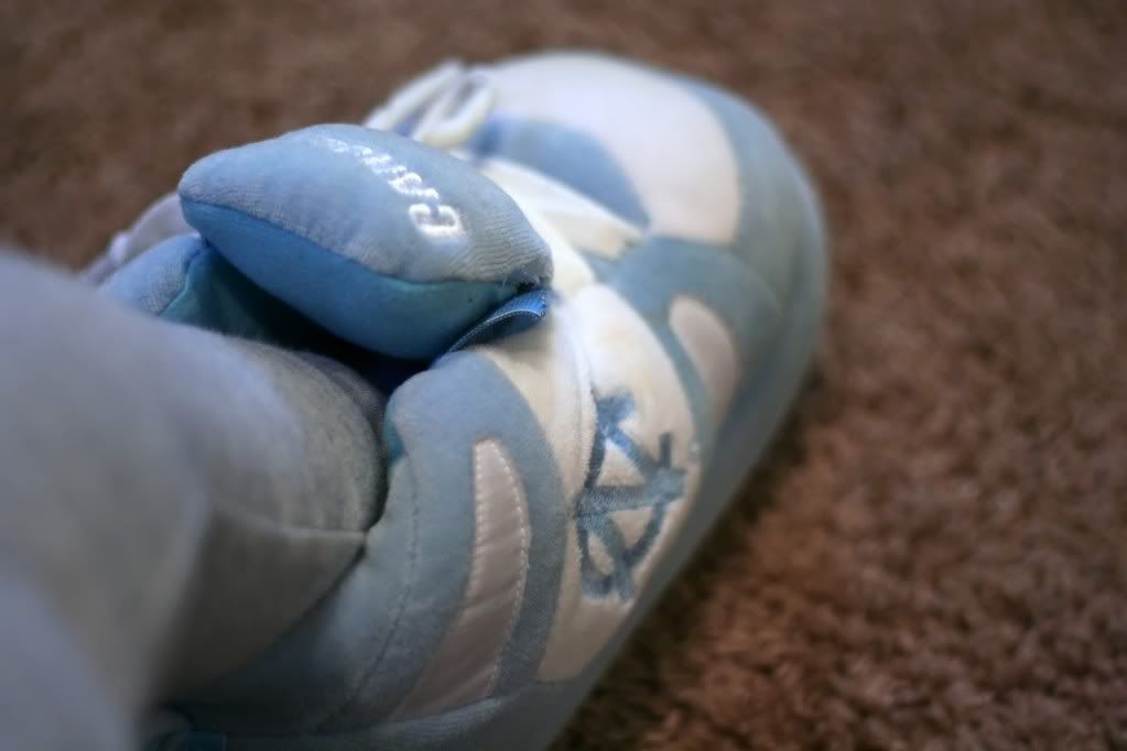 UNC happy feet slipper