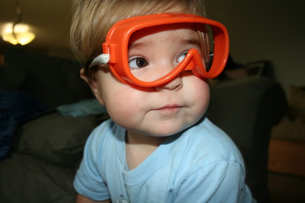 Lorelai in goggles