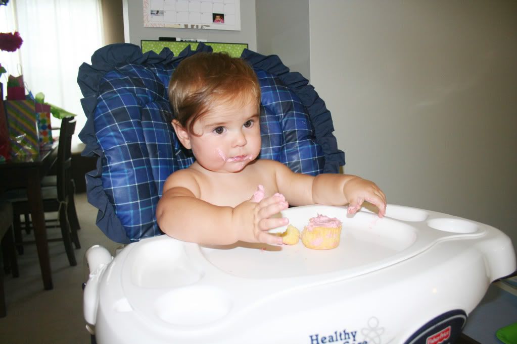 Lorelai eating cake