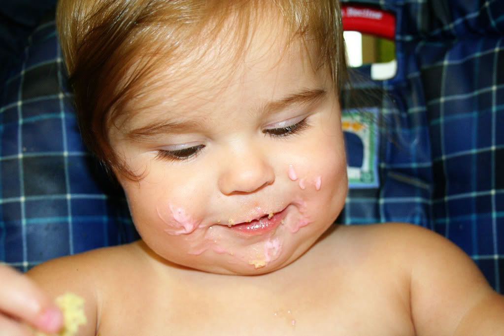 Lorelai eating cake