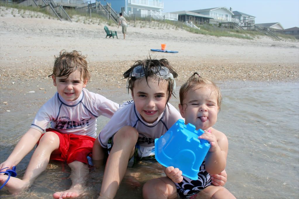 Logan, Aidan and Lorelai at the beach