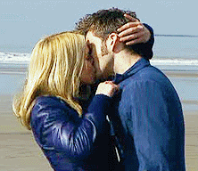 the doctor and rose photo: Doctor and Rose kissing DoctorTen2SecondKiss.gif