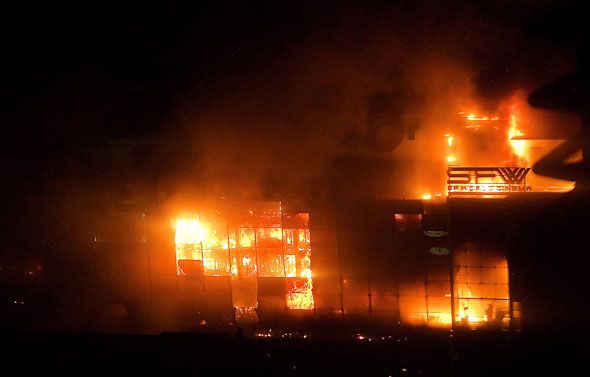 ratchaprasong-burning-1b.jpg