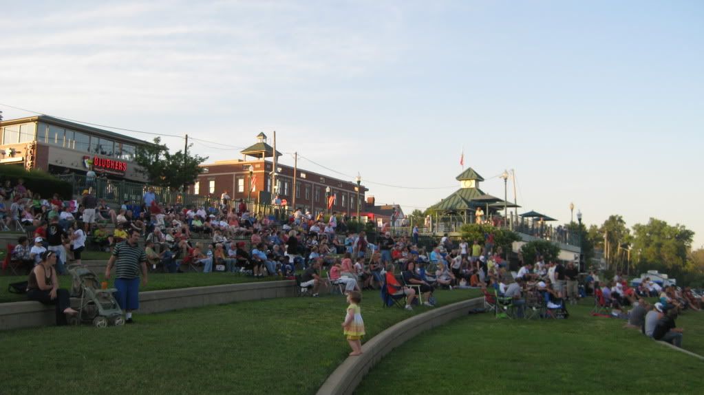 Review of Outdoor Summer Concerts at the Jeffersonville Riverstage