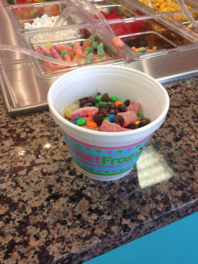 Review of Sweet Frog Frozen Yogurt in Clarksville